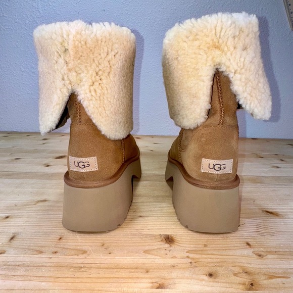 UGG Classic Ultra Mini Platform Boots Chestnut Suede Shearling Womens 12 EU43 - Picture 3 of 7